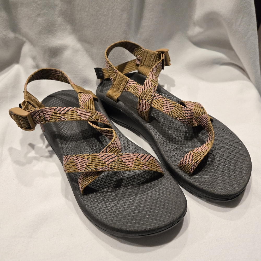 Women's Z/Cloud Adjustable Strap Cushioned Sandal Size 10 Overhaul Bronze